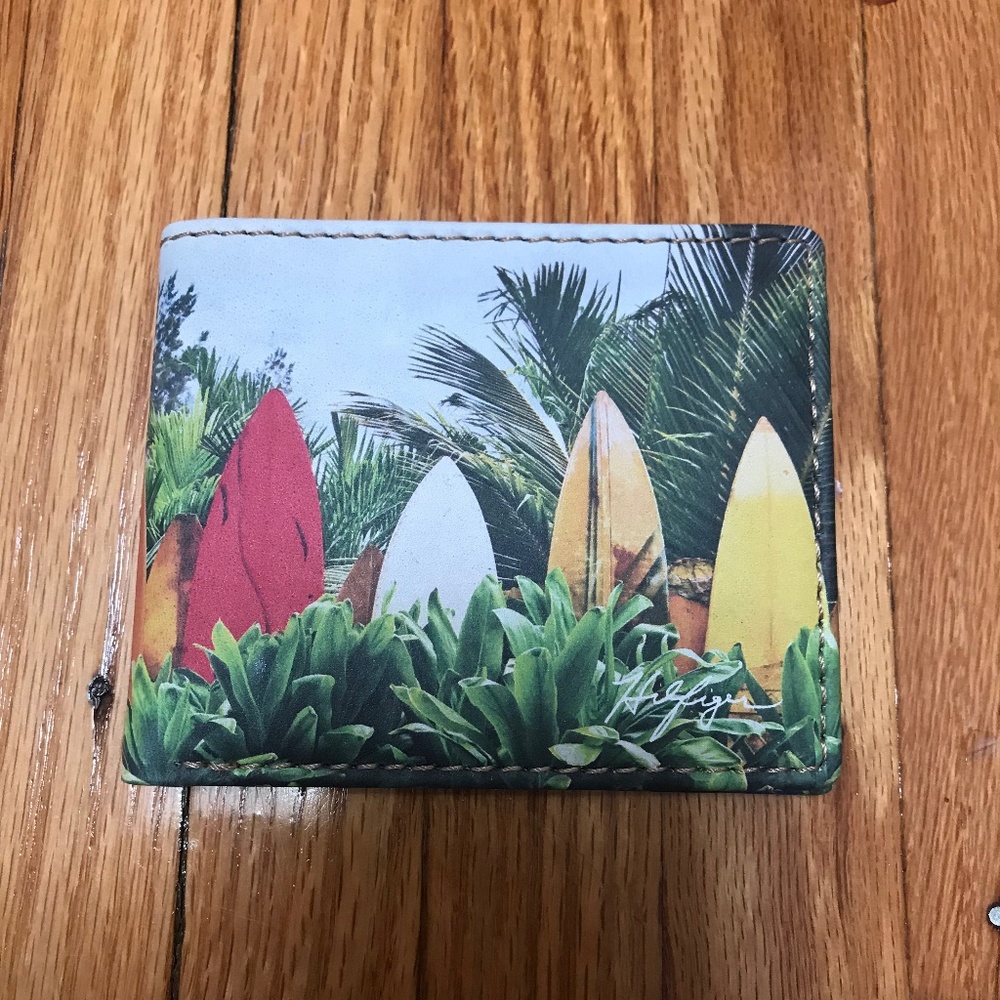 NWOT TOMMY HILFIGER SURF PRINT/NAVY DBL  BILLFOLD